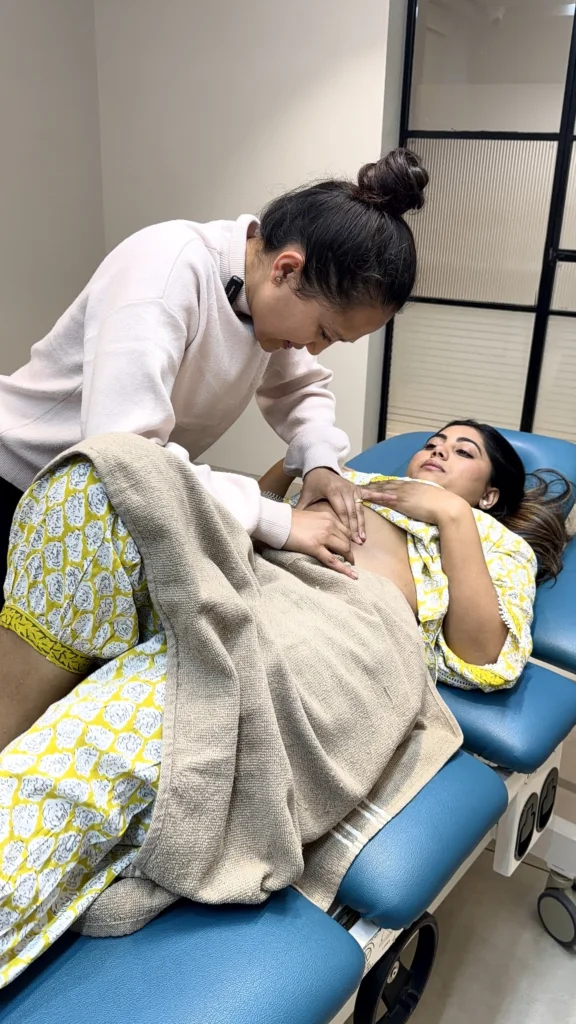 Navel Displacement: लक्षण, पहचान और उपचार