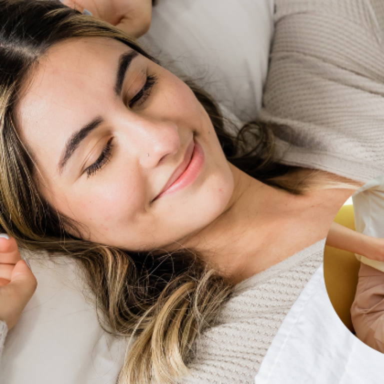A woman sleeping peacefully on a bed, with an inset image showing a person holding their abdomen, possibly indicating discomfort or navel displacement.